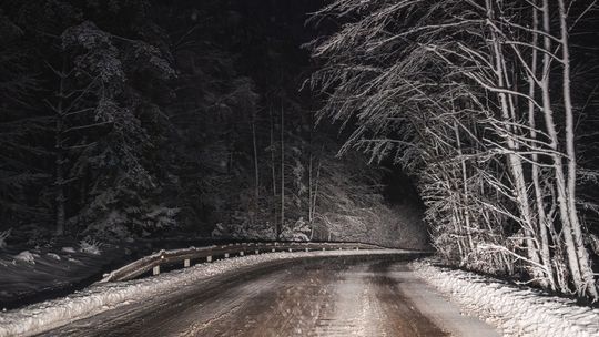 Rakowiec: 11-latek błąkał się nad ranem przy silnym mrozie. Wyszedł, gdy matka spała