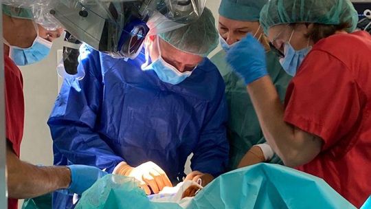 operacja wszczepienia implantu ślimakowego