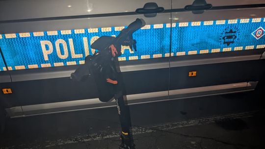 Elbląg: 13-latek wjechał hulajnogą elektryczną w 6-latka. Maluch jest w stanie ciężkim