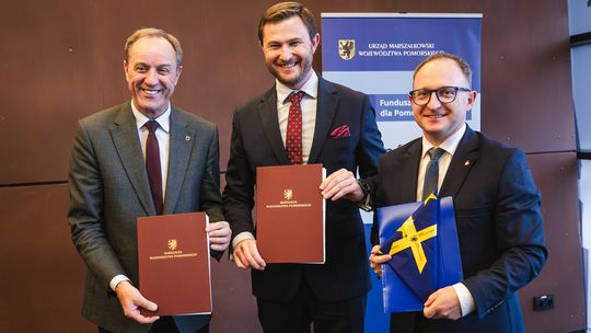 Mieczysław Struk, Piotr Grzelak, Marcin Skwierawski, podpisanie umów na rewitalizacje w Gdańsku i Tczewie, Gdańsk 2026