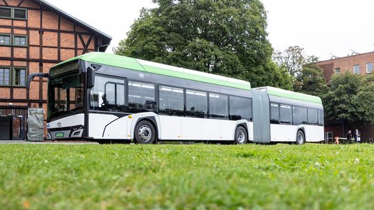 elektryczny przegubowy autobus Solaris
