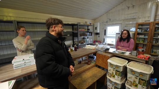 30 tysięcy złotych dla zwierząt! Jawor wykupił cały sklep w Gdyni Paweł „Jawor” Jaworski w sklepie zoologicznym w Gdyni, którego asortyment wykupił