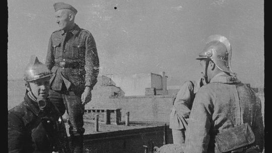 Leszek Grzywaczewski (z lewej), zdjęcie z getta warszawskiego