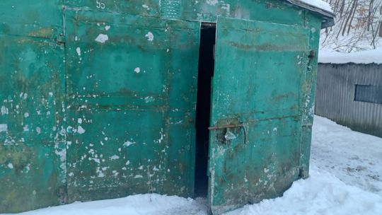 Gdańsk: 34-latka w ciąży mieszkała w blaszanym garażu. Pomogły jej policjantki