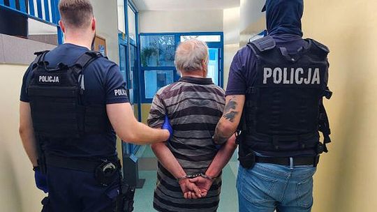 76-latek kupił piwo i batony. Gdy nie zapłacił, pobił ekspedientkę pistoletem hukowym