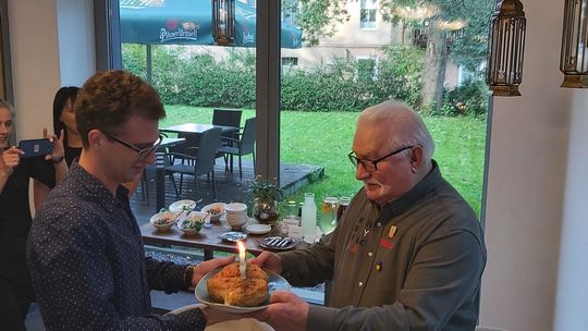 80. urodziny Lecha Wałęsy, tort ze schabowego w Lądku Zdroju