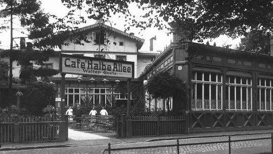 Spotykali się tam szpiedzy i arystokracja. Café Halbe Allee w Gdańsku wraca do życia