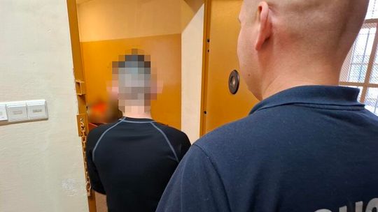 Agresywny 24-latek zniszczył wiatę przystankową! Miał przy sobie środki psychotropowe