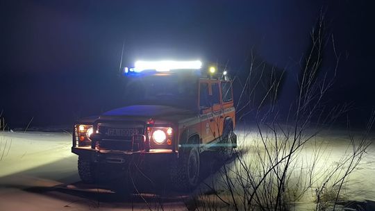 Akcja SAR na Wyspie Sobiszewskiej. Wychłodzony i przemoczony potrzebował pomocy