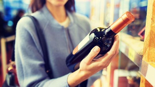 Akcyza na alkohol i opłata cukrowa wzrosną? Prezydent Nawrocki zapowiada weto