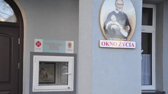 Alarm w Oknie Życia w Kartuzach! Zdrowy chłopiec trafił do szpitala okno życia, Kartuzy