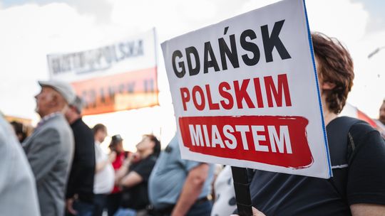 Aleksandra Dulkiewicz z absolutorium i wotum zaufania. Opozycja krytykowała, mieszkańcy protestowali