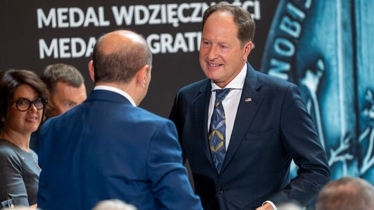 Ambasador USA odebrał w Gdańsku Medale Wdzięczności dla rodziców