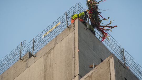 AmberExpo wzbogaci się o hotel. Zawisła już wiecha na nowym budynku wiecha na budynku hotelu AmberExpo