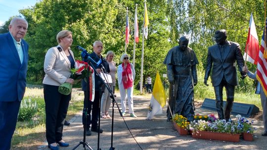 Anna Fotyga z poparciem Stowarzyszenia „Godność”