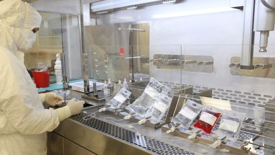 Apteka Szpitalna UCK ma najnowocześniejszego w Europie robota do produkcji leków cytotoksycznych