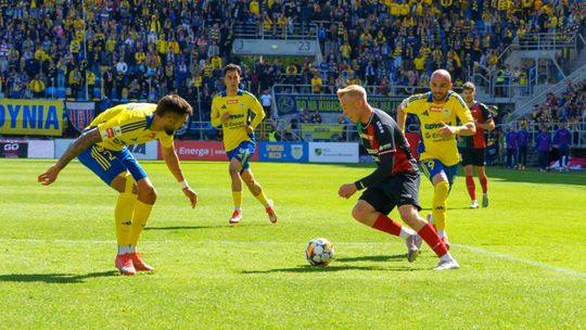 Arka Gdynia remisuje z GKS Tychy i świętuje awans!