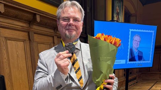 Artur Jabłoński uhonorowany Medalem Stolema przez młodych Kaszubów