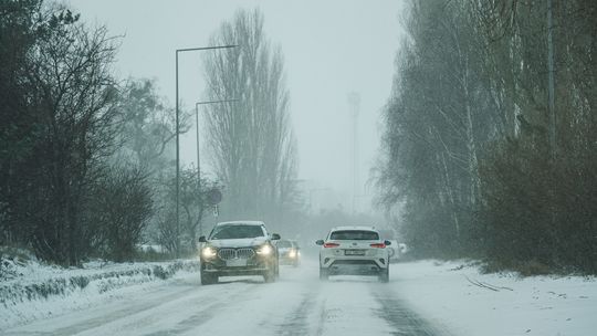 Atak zimy na Pomorzu! Trudne warunki, ale sytuacja się stabilizuje atak zimy, Kaszuby 2025