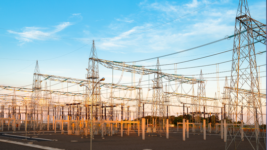 Atom wchodzi do sieci. Kluczowa decyzja dla pomorskiej infrastruktury stacja elektroenergetyczn w Biebrowie przyjmie moc z pierwszej polskiej elektrowni jądrowej