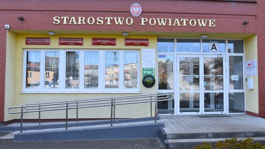 Automatyczny Defibrylator Zewnętrzny zainstalowano na budynku Starostwa Powiatowego w Tczewie