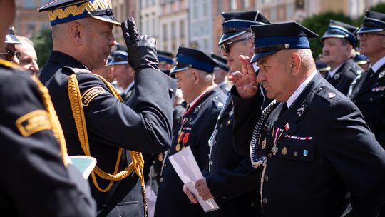 Awanse i odznaczenia. Strażacy świętowali na Długim Targu