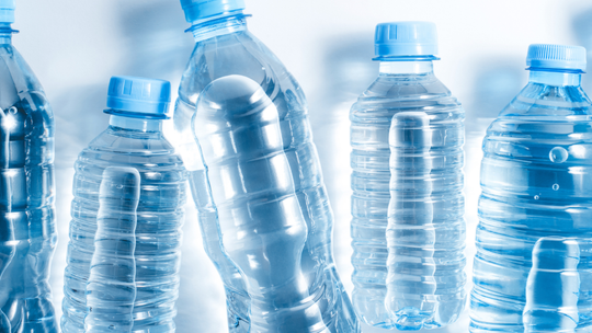 Awarie, kolejki i bony zamiast gotówki. Polacy krytycznie o systemie kaucyjnym