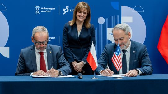Badania, staże i praktyki. UG będzie współpracować z wykonawcą elektrowni
