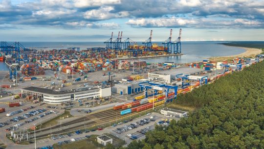 Baltic Hub zwiększa możliwości kolei. Nowe suwnice podniosą przepustowość terminala