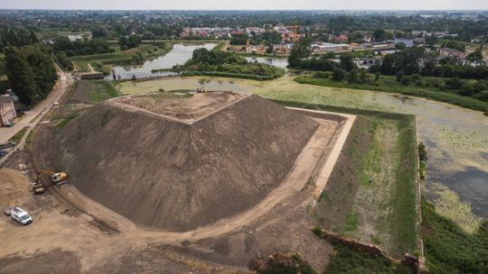 Bastion Żubr ogołocony z zieleni „zgodnie z wytycznymi”. Kontrowersyjne prace na Dolnym Mieście