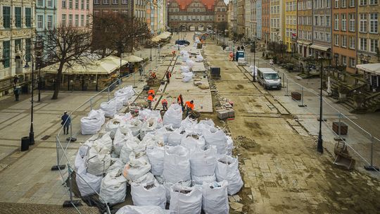 Będzie kolejny remont Długiego Targu w Gdańsku. Tym razem pasy przy kamienicach