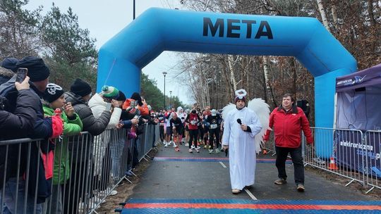 Białe skrzydła nad uczestnikami Biegu Aniołów. Coroczna impreza na rzecz Hospicjum Pomorze Dzieciom Białe skrzydła nad uczestnikami Biegu Aniołów. Coroczna impreza na rzecz Hospicjum Pomorze Dzieciom