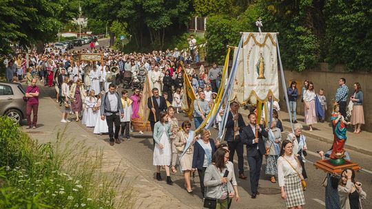 Boże Ciało na Pomorzu. Ulicami miast i wsi maszerowały procesje