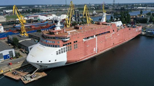 Nowoczesny prom z Gdańska zatankowany LNG – pierwsza taka operacja Elenger w Polsce