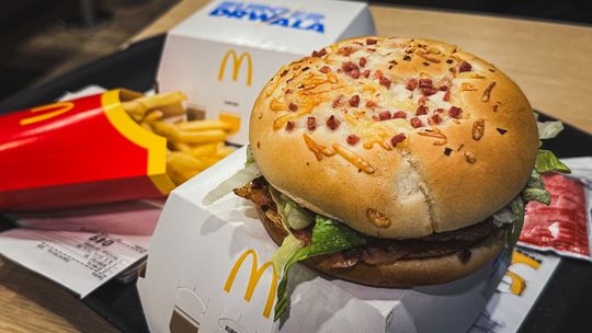 Burger Drwala wraca? McDonald's szykuje powrót kultowej kanapki! Znamy datę!