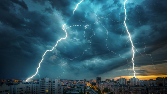 Burze wracają na Pomorze. IMGW wydał dwa ostrzeżenia