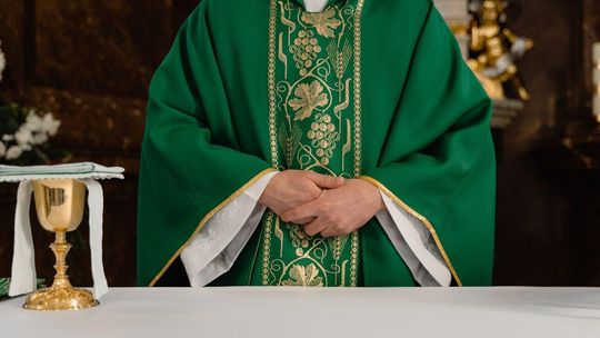 Były proboszcz z Sasina poszukiwany listami gończymi. Zniknął z 4 milionami złotych