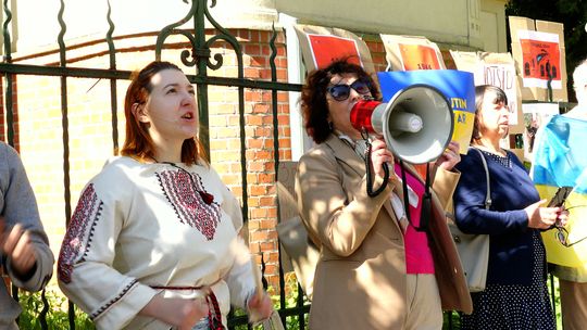 Protest pod rosyjskim konsulatem rosyjskim w 80. rocznicę deportacji Tatarów