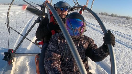 Chłopaki z Pomorza potrafią! Przekształcili motoparalotnię w sanie motorowe