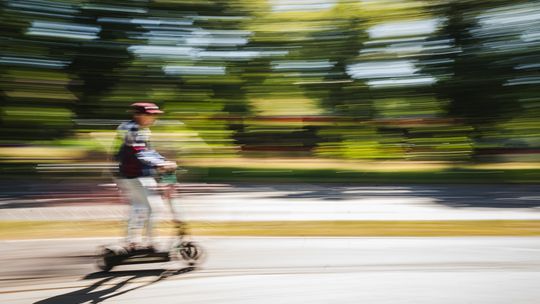 Chojnice i Sopot walczą z piratami na elektrycznych hulajnogach