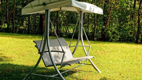 Ciągły stres po pracy – dlaczego rytmiczne kołysanie pomaga odzyskać równowagę