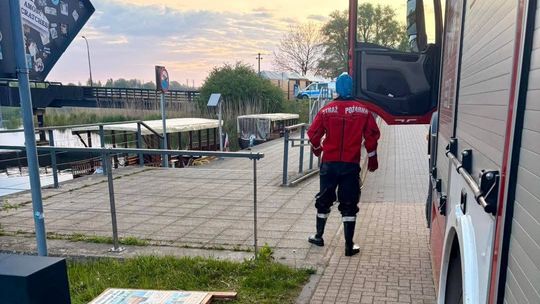 „Ciało dryfuje w Nogacie”. Strażacy z Malborka uratowali 82-latkę!