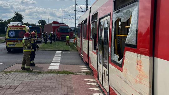 Gdańsk: Ciężarówka uderzyła w tramwaj Nowym Porcie