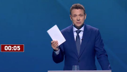Co było w kopercie dla Karola Nawrockiego? Rafał Trzaskowski dał mu ją po debacie