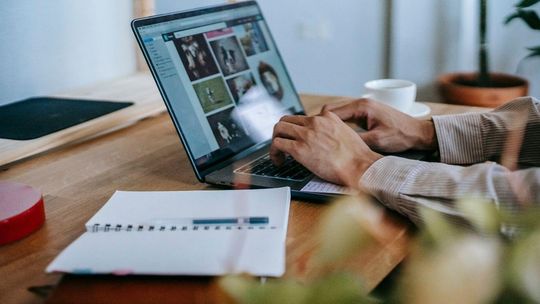 praca zdalna, zdjęcie ilustracyjne