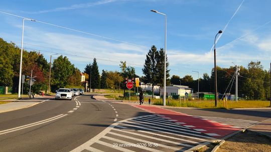 Czytelnicy interweniują. Dlaczego na przejeździe kolejowym w Kartuzach nie ma sygnalizacji?