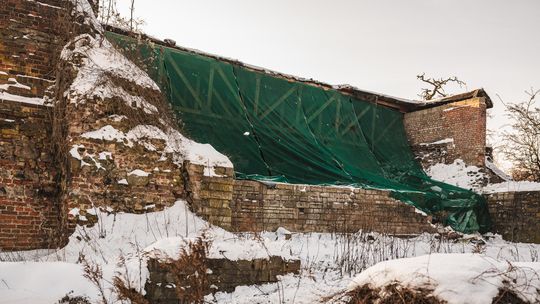 Bastion Świętej Elżbiety w Gdańsku zabezpieczony płachtą, 2026