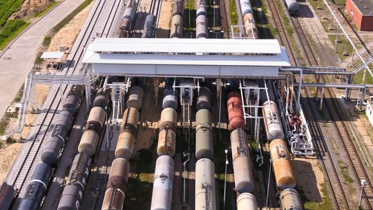 PERN rozbudowuje bazę w Dębogórzu. Nowe zbiorniki do tankowania cystern kolejowych