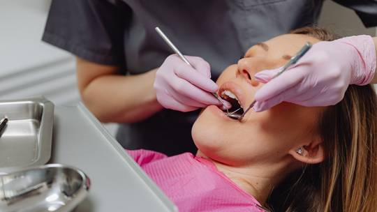 Dentysta luksusem? Co trzeci Polak nie leczy zębów z powodu kosztów