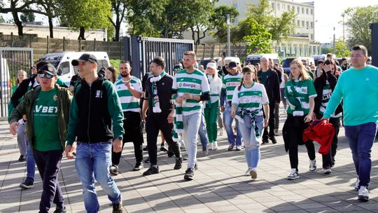Derby Trójmiasta! Lechia gra z Arką, trybuny kipią od emocji! Duże siły policji przed stadionem